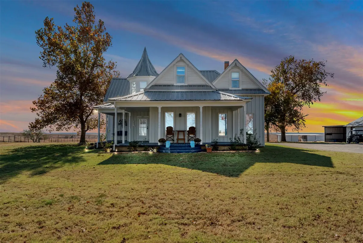 945 Quarter Horse Lane, Bellevue, TX 76228 - Image #1