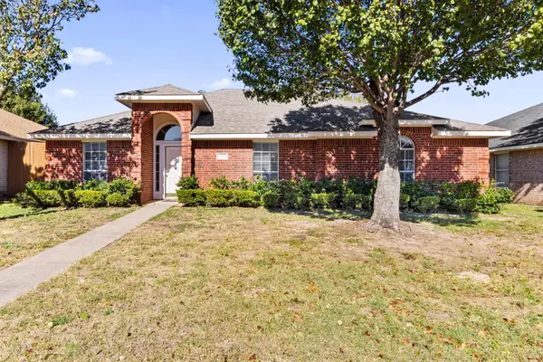 447 Orchard Hill Drive, Cedar Hill, TX 75104