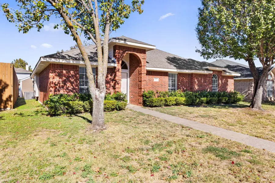 447 Orchard Hill Drive, Cedar Hill, TX 75104 - Image #2