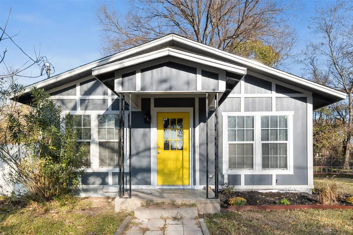 702 E 1st Avenue, Corsicana, TX 75110 - Image #1