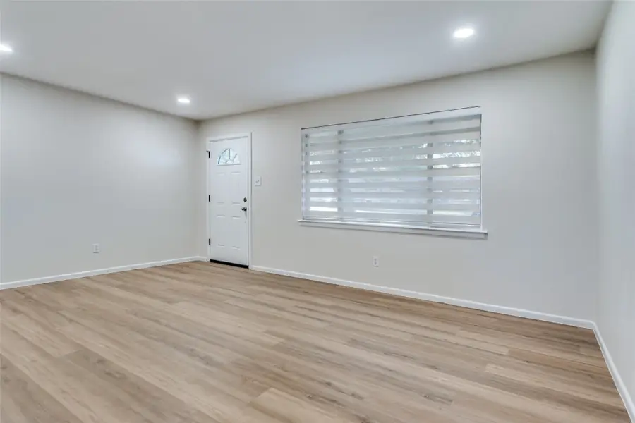 8552 Gibbs Drive, White Settlement, TX 76108 - Image #2