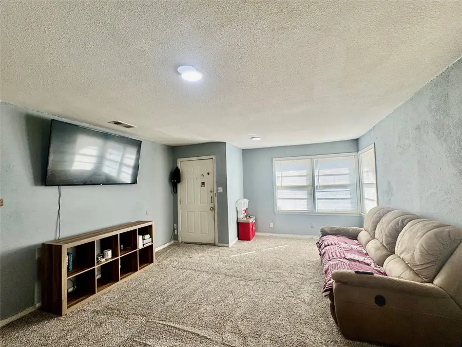 5629 Wainwright Drive, Fort Worth, TX 76112 - Image #2