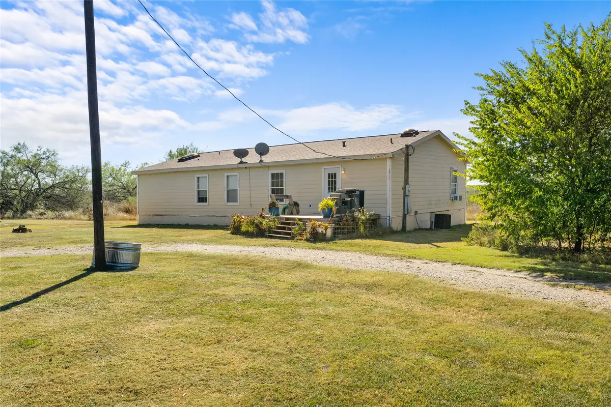 7041 NW County Road 2070, Barry, TX 75102 - Image #1