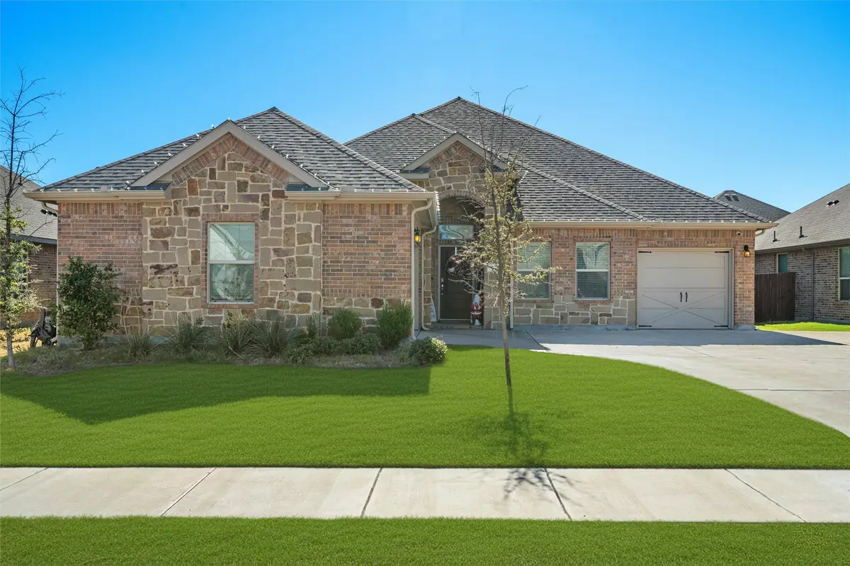 418 Shari Drive, Midlothian, TX 76065 - Image #1