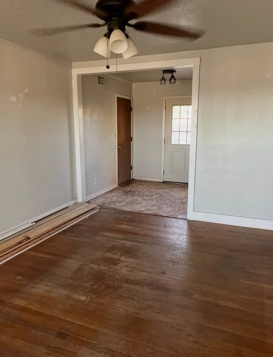 1104 E Omega Street, Henrietta, TX 76365 - Image #3