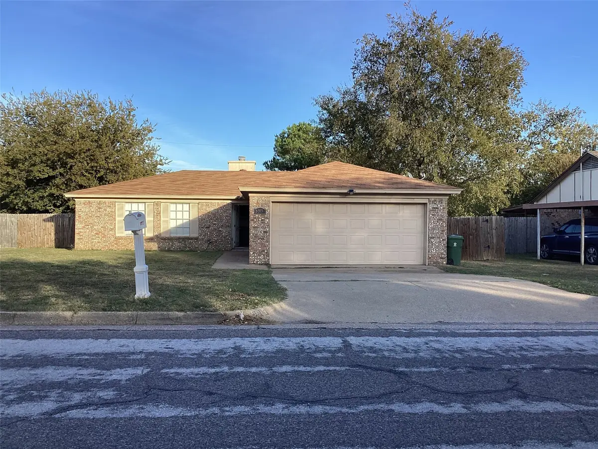 5915 Willow Branch Drive, Arlington, TX 76017 - Image #1