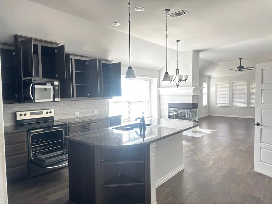 1819 Isabella Court, Glenn Heights, TX 75154 - Image #3