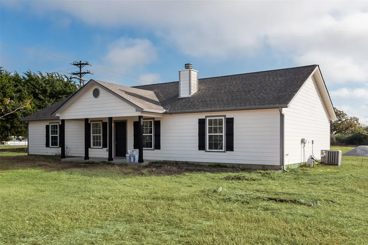 5828 Thousand Oaks Drive, Joshua, TX 76058 - Image #1