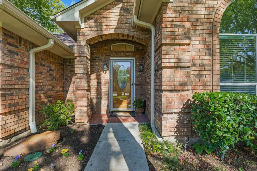 1306 Dahlia Drive, Grand Prairie, TX 75052 - Image #3