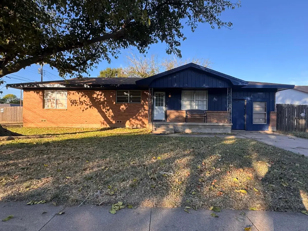 401 Vaughn Street, Burkburnett, TX 76354 - Image #1