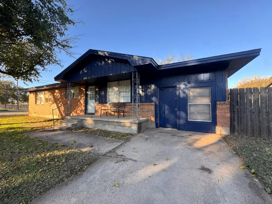 401 Vaughn Street, Burkburnett, TX 76354 - Image #2
