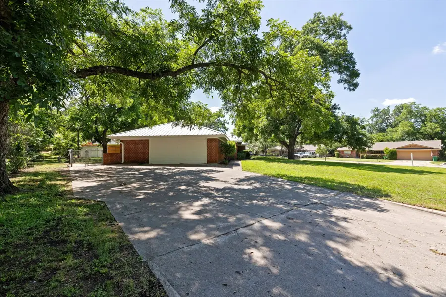 2010 W Overhill Drive, Stephenville, TX 76401 - Image #2