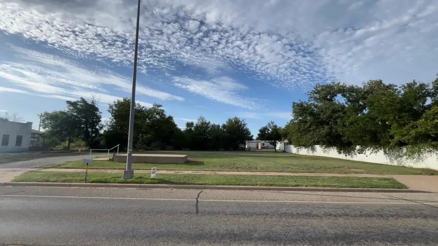 505 E Walnut Street, Coleman, TX 76834 - Image #2