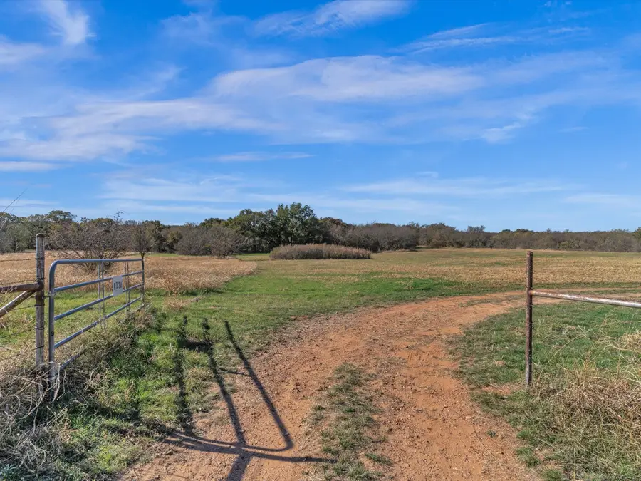 6334 Barrel Springs Road, Nocona, TX 76255 - Image #2