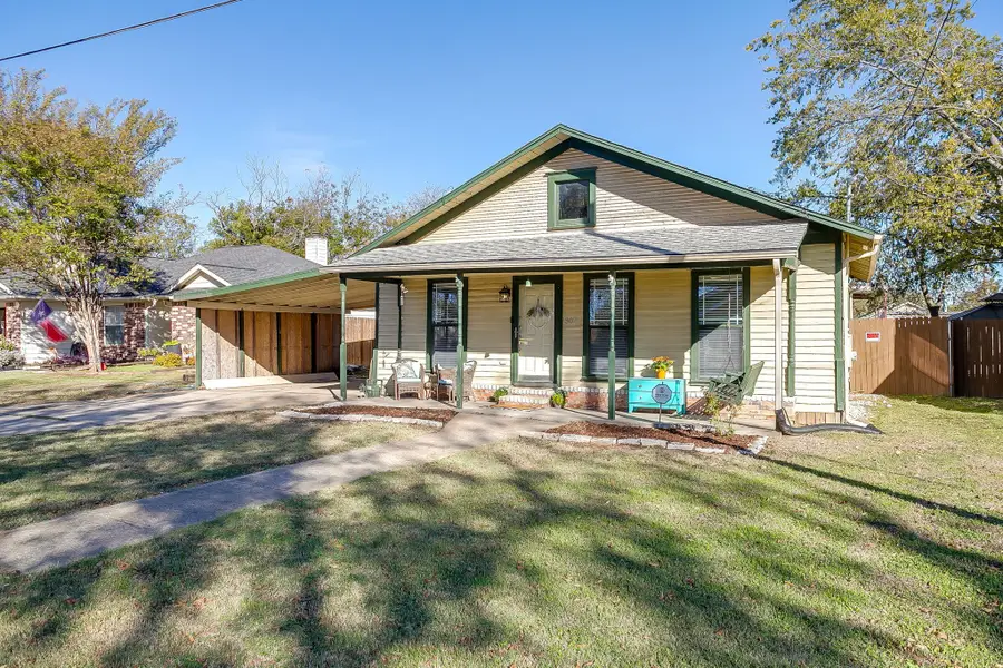 307 E Patton Avenue, Alvarado, TX 76009 - Image #2