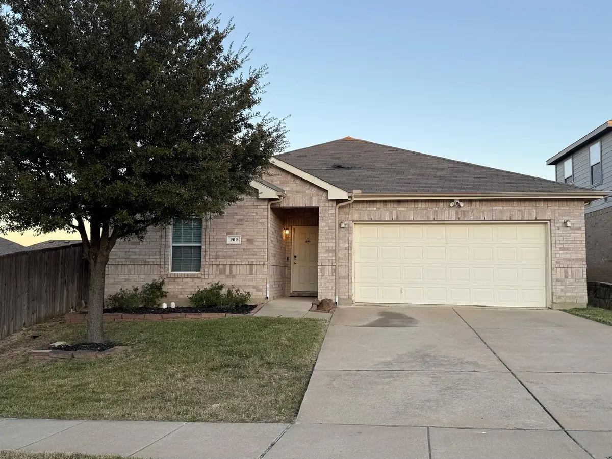 909 Bee Creek Lane, Fort Worth, TX 76120 - Image #1