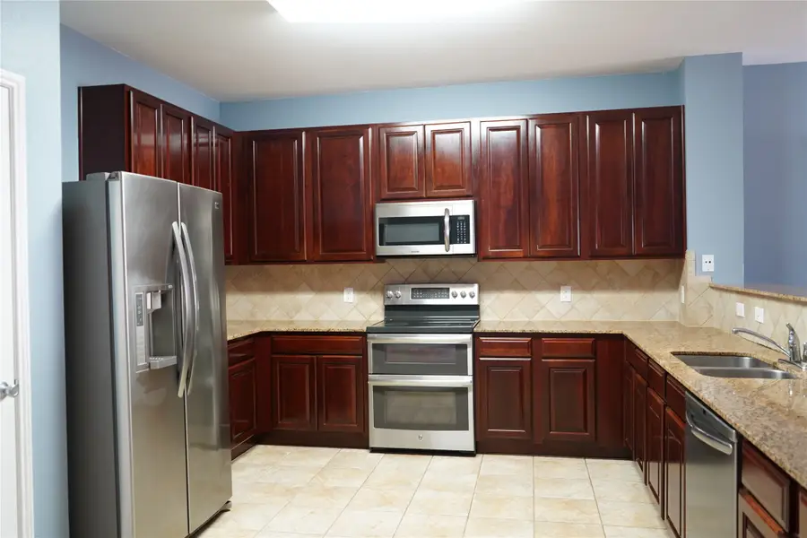 909 Bee Creek Lane, Fort Worth, TX 76120 - Image #3