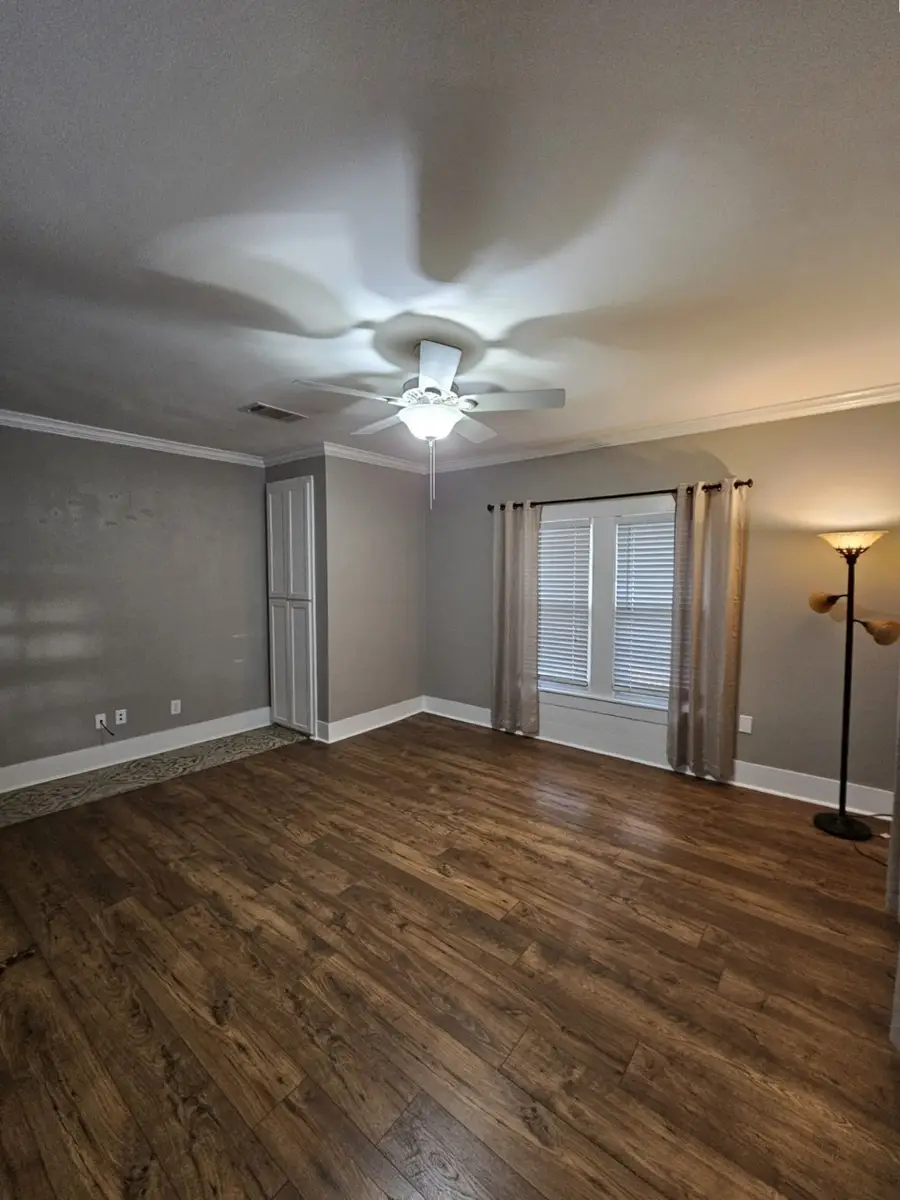 101 S Pendell Avenue, Cleburne, TX 76033 - Image #2