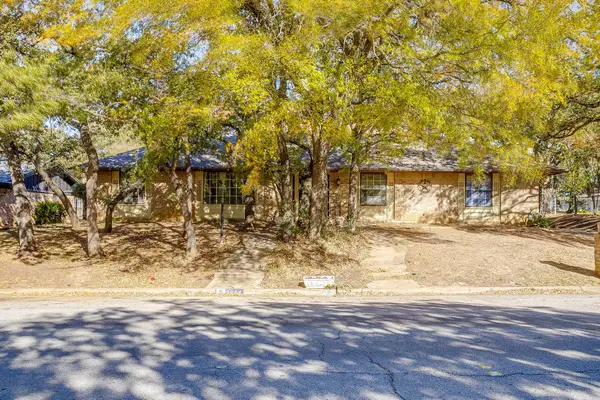 2844 Hurstview Drive, Hurst, TX 76054