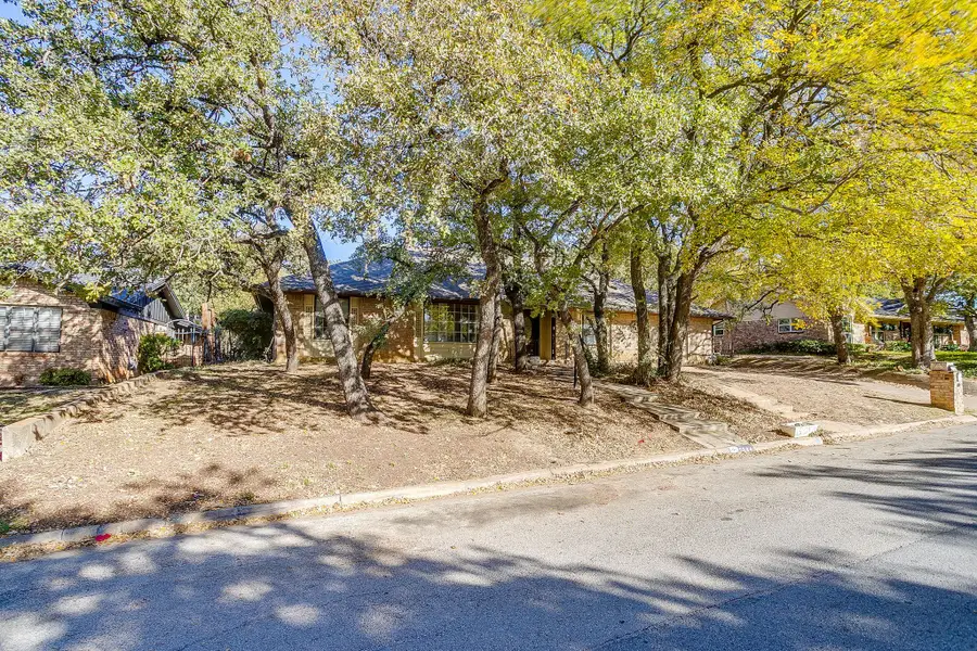 2844 Hurstview Drive, Hurst, TX 76054 - Image #2