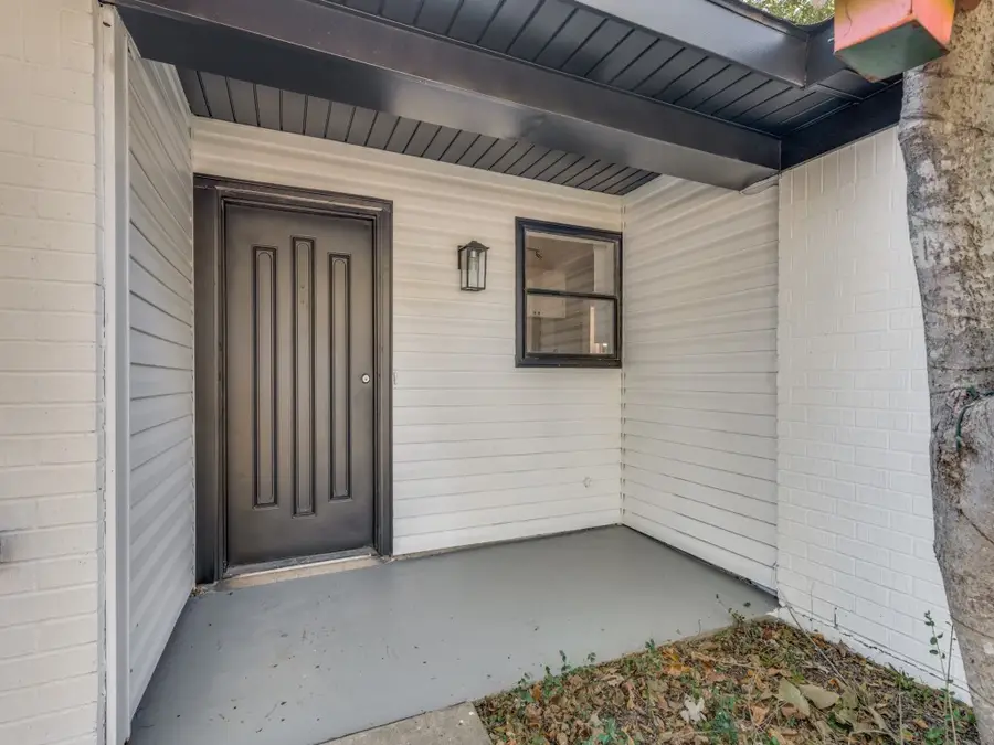 1304 Trammell Drive, Benbrook, TX 76126 - Image #2