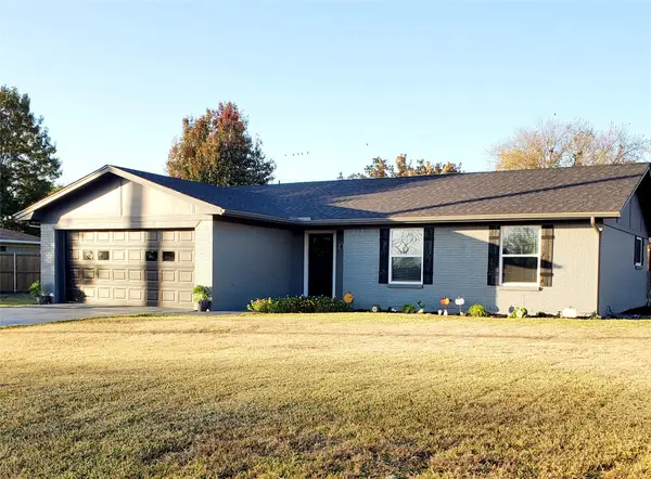 202 Whitewright Road, Savoy, TX 75479