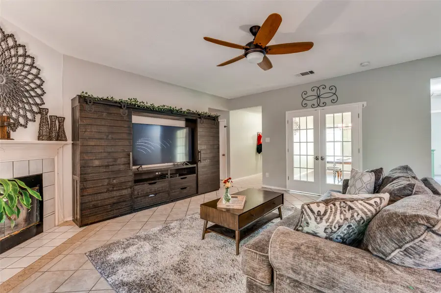 7125 Woodhinge Drive, Benbrook, TX 76126 - Image #3