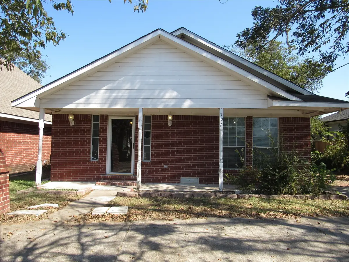307 Dixon Street, Terrell, TX 75160 - Image #1