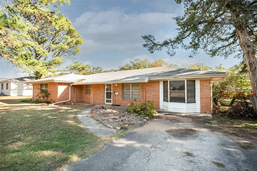 205 Bonham Street, Nocona, TX 76255 - Image #3