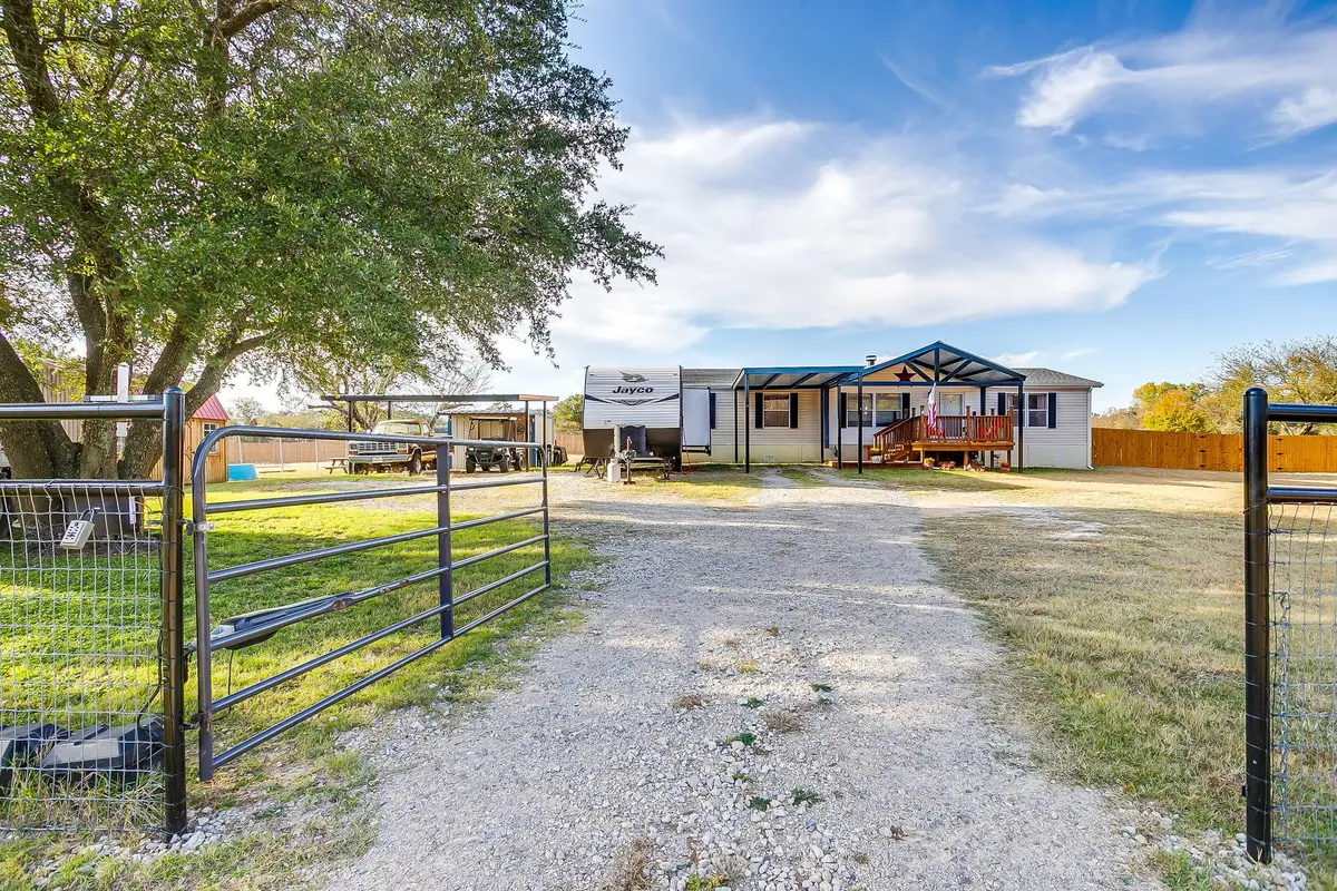 122 Blue Moon Court, Springtown, TX 76082 - Image #1