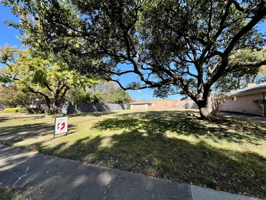 820 Brookhurst Drive, Richardson, TX 75080 - Image #2