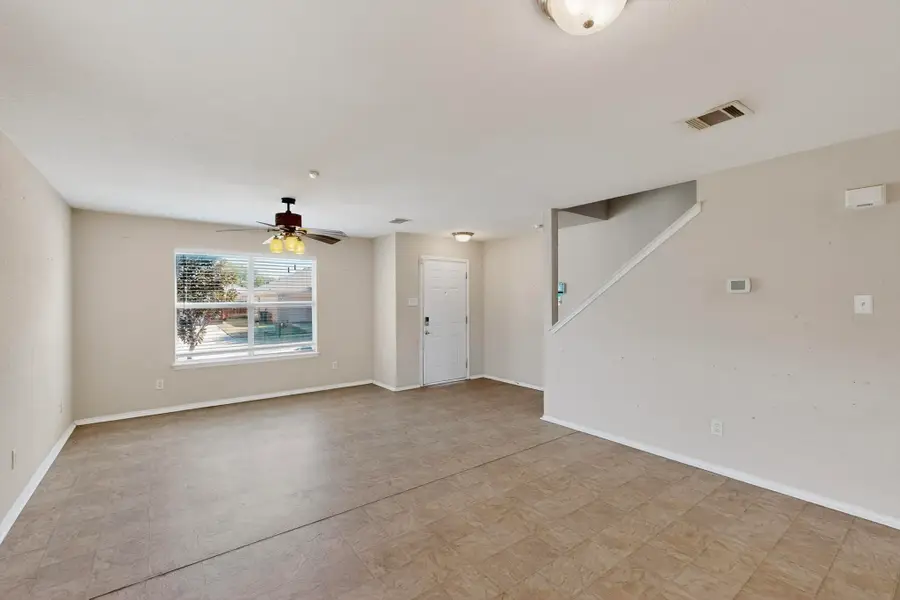 1868 Lynnwood Hills Drive, Fort Worth, TX 76112 - Image #3