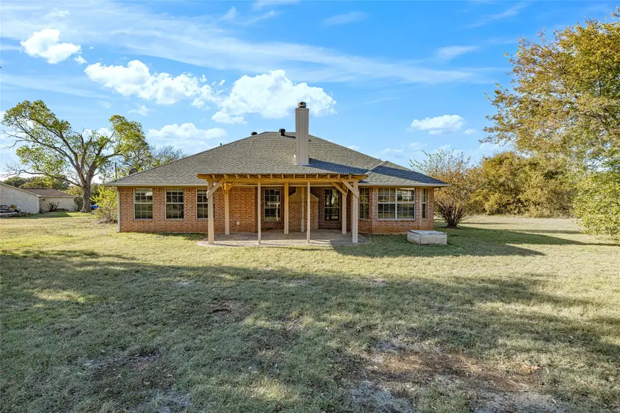 214 Driftwood Court, Runaway Bay, TX 76426 - Image #3