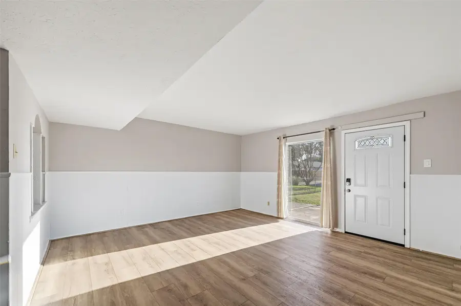 1721 Dell Oak Drive, Garland, TX 75040 - Image #3