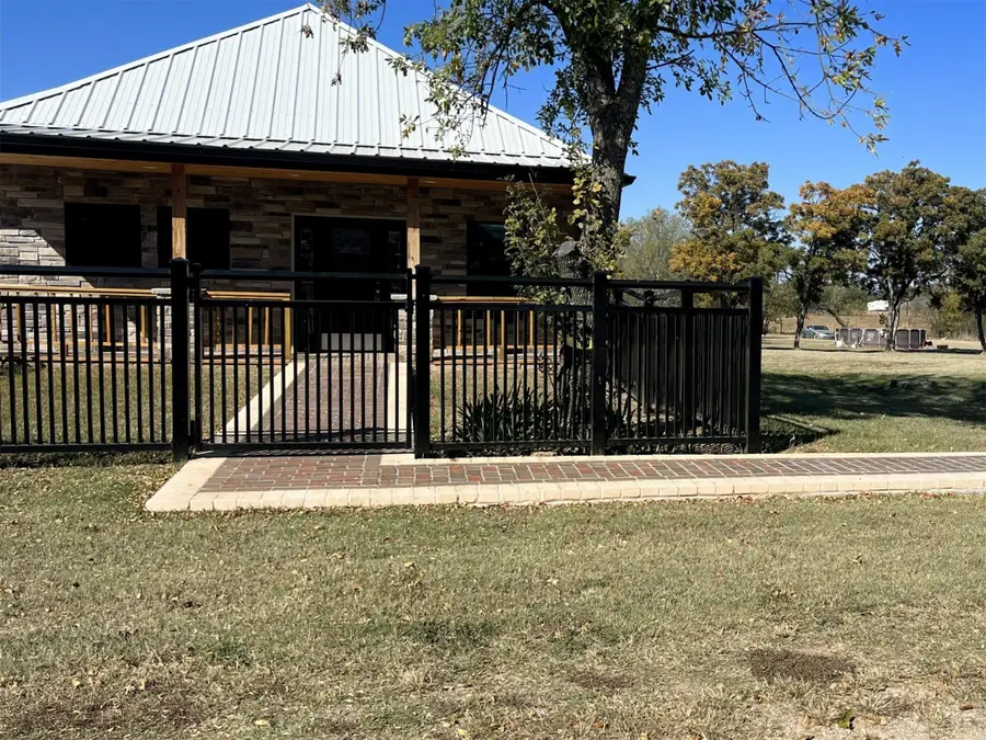 724 Franklin, Bellevue, TX 76179 - Image #2