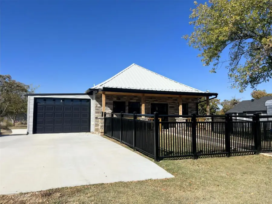 724 Franklin, Bellevue, TX 76179 - Image #3