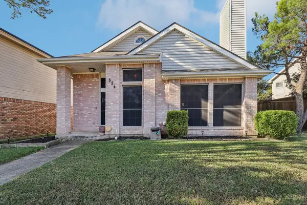 824 Greenridge Drive, Arlington, TX 76017