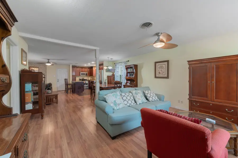 326 Countryside Drive, Irving, TX 75062 - Image #3