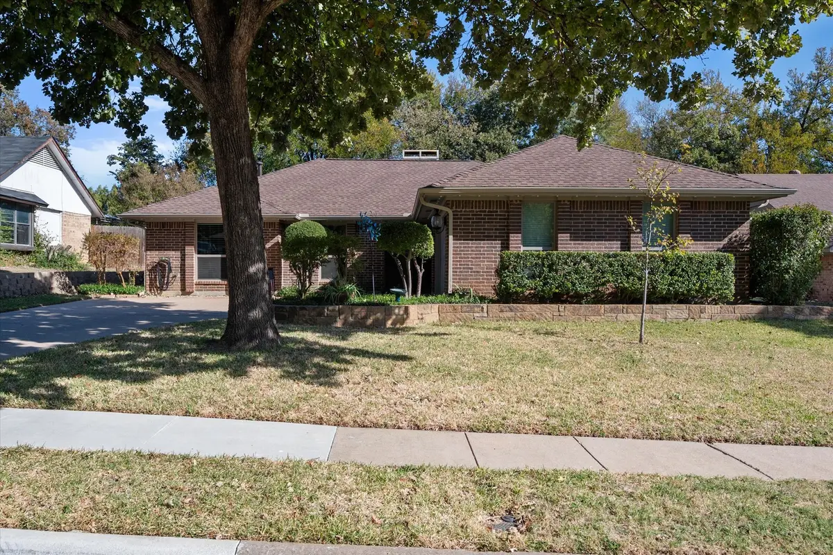 705 Dickey Drive, Euless, TX 76040 - Image #1