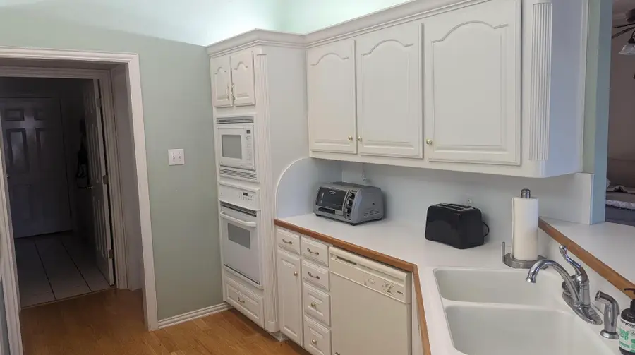 530 Queens Way, Grand Prairie, TX 75052 - Image #2