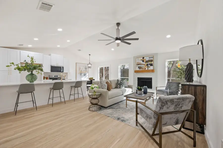 504 Wild Oak Lane, Euless, TX 76039 - Image #2