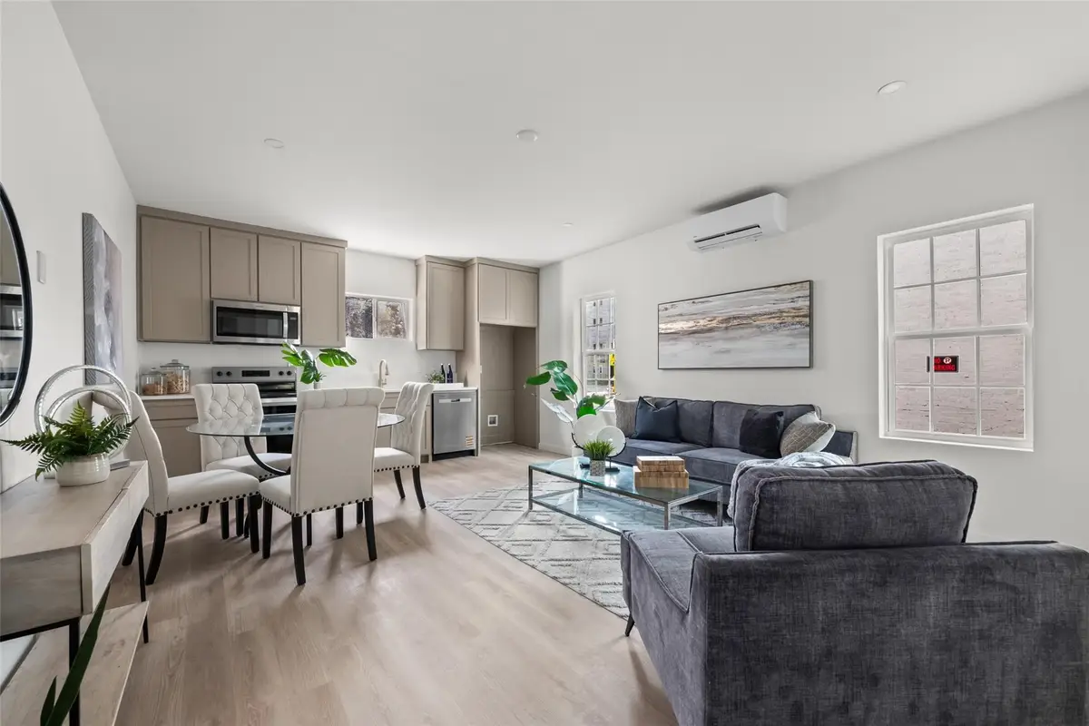 439 W 9th Street #6, Dallas, TX 75208 - Image #1