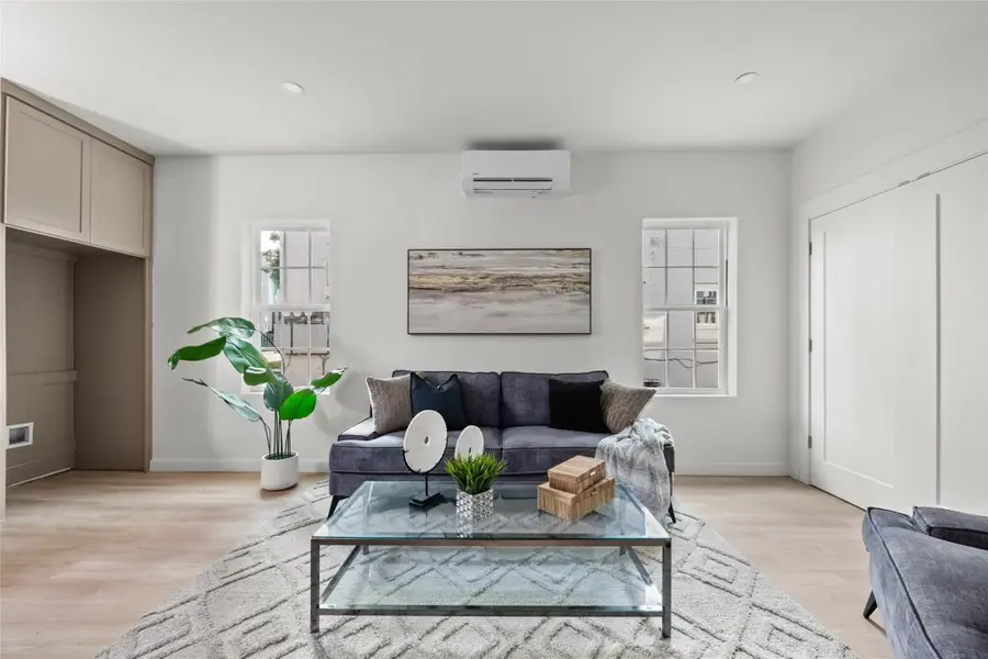 439 W 9th Street #6, Dallas, TX 75208 - Image #2