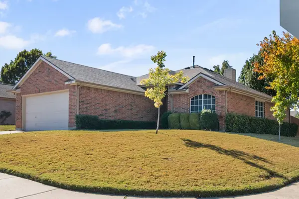 6700 Periwinkle Drive, Arlington, TX 76002