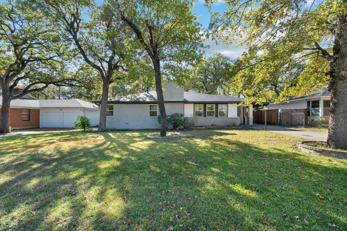 2160 Green Hill Circle, Fort Worth, TX 76112 - Image #1