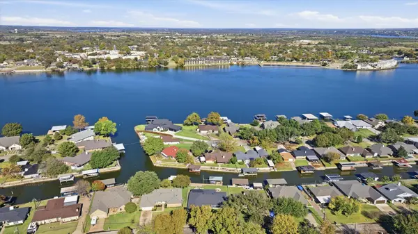 502 Tahiti Drive, Granbury, TX 76048