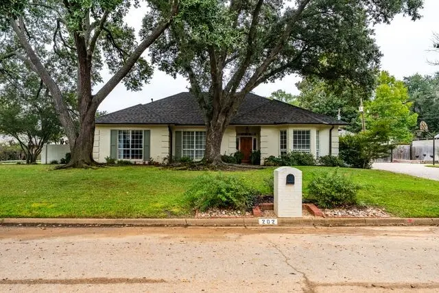 202 Tanglewood Street, Athens, TX 75751 - Image #2