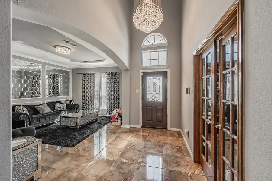 5243 W Cove Way, Grand Prairie, TX 75052 - Image #2