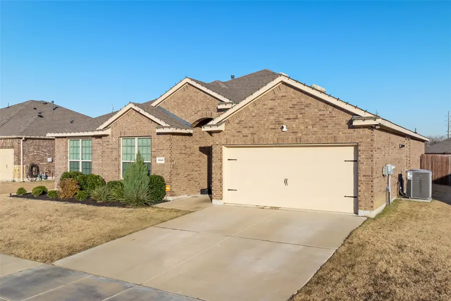 3816 Waldorf Drive, Denton, TX 76208 - Image #3
