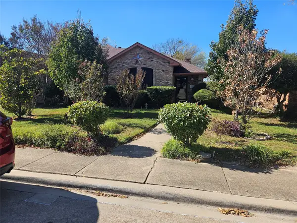 107 Larchbrook Drive, DeSoto, TX 75115